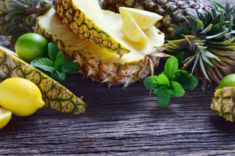 Lemon and pineapple are healthy fruits for people with arthritis and arthrosis