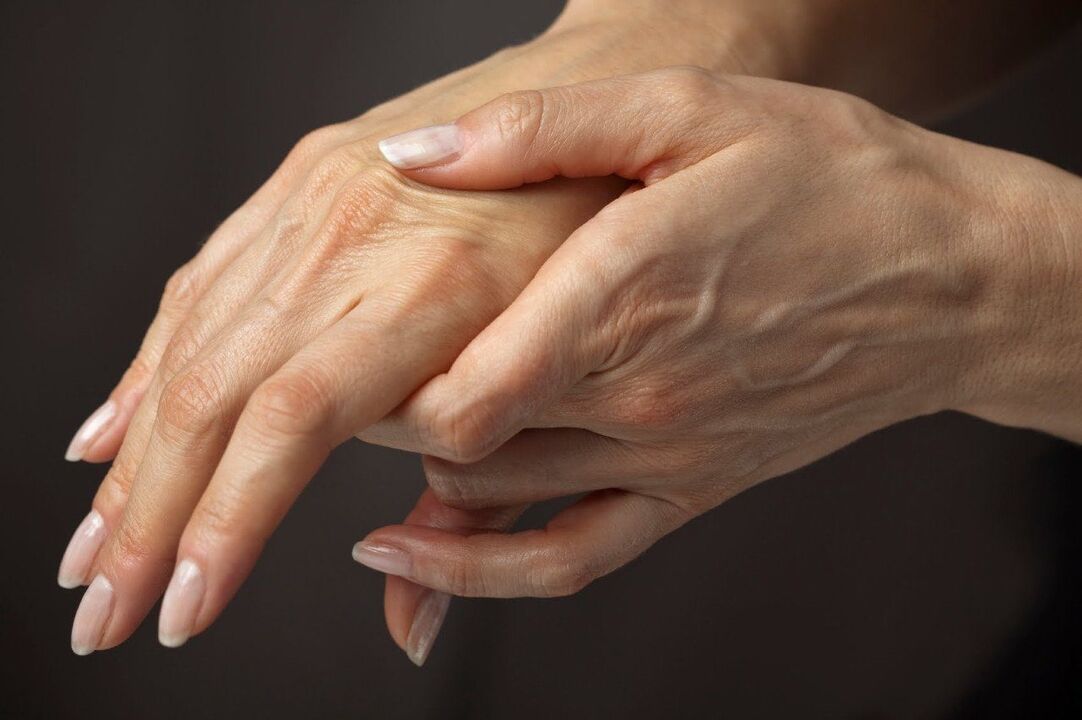 symptoms of pain in the finger joints
