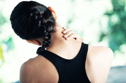 Discomfort for movement in the neck - symptoms of osteochondrosis